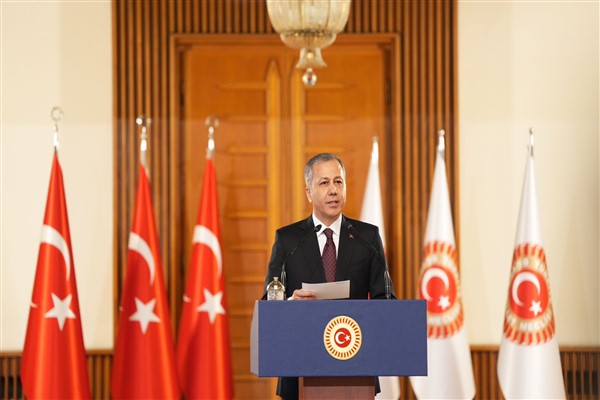 Yerlikaya: “FETÖ’ye yönelik düzenlenen Kıskaç-25 Operasyonlarında 20 şüpheli yakalandı