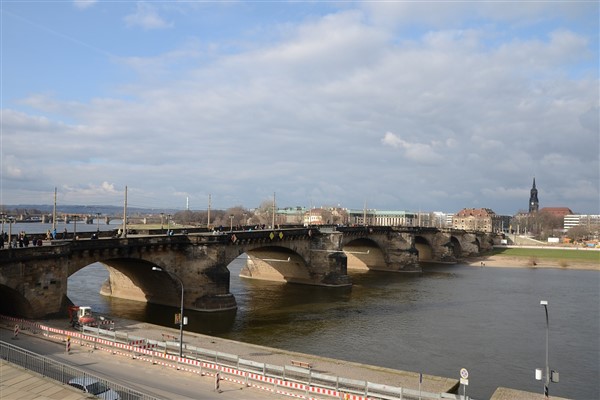 Almanya Dresden’de köprü çöktü