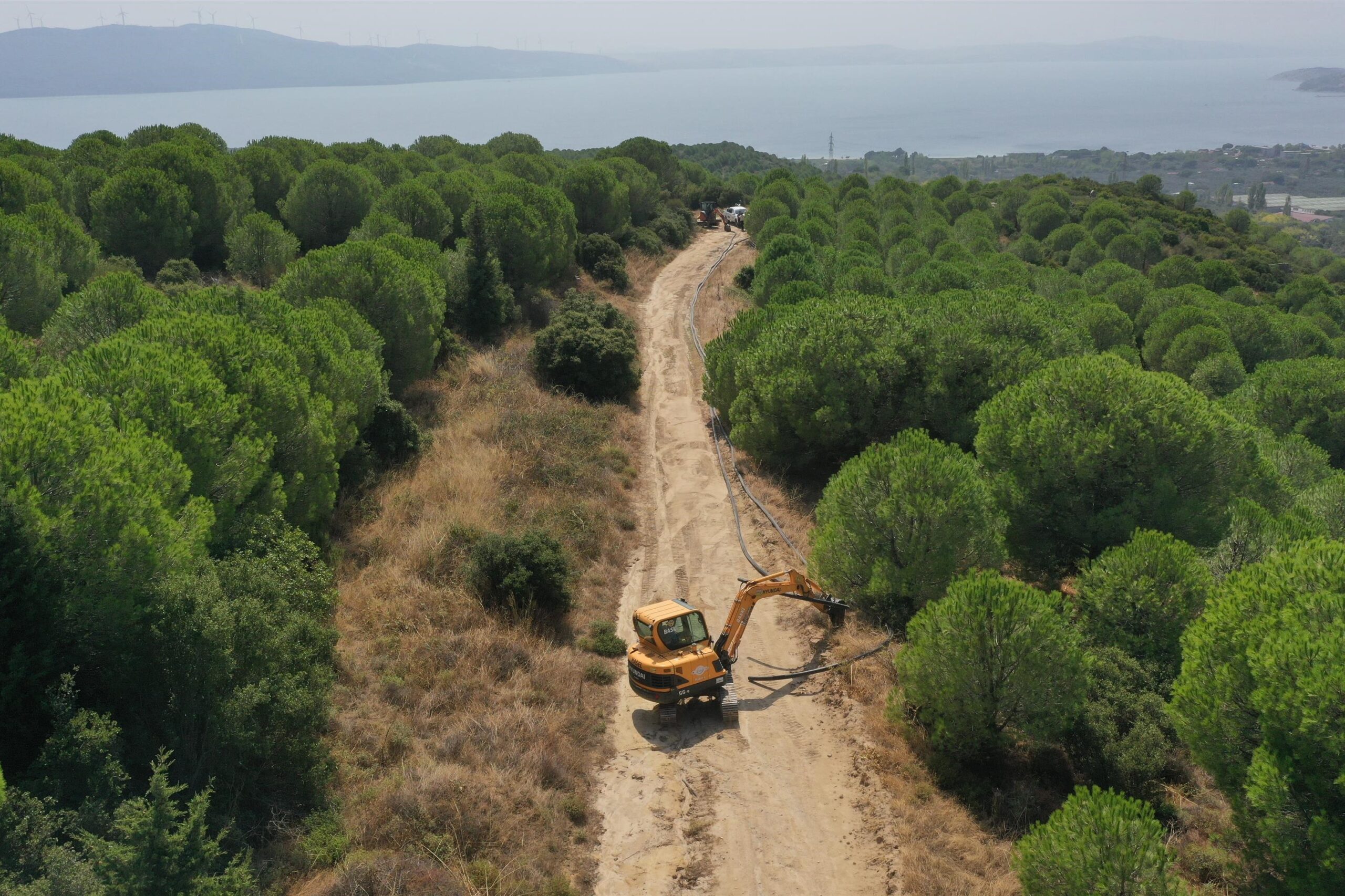 Balıkesir Büyükşehir Belediyesi, zeytinlikleri suya kavuşturmaya devam ediyor