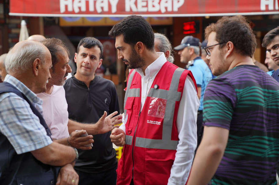 Başkan Bingöl’den Cami Mahallesi’nde esnaf ve vatandaş ziyareti