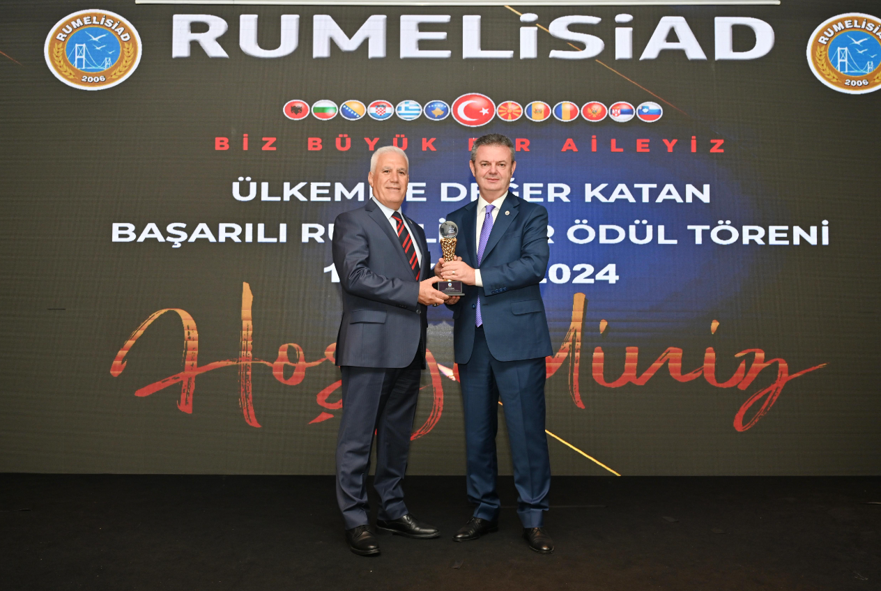 Başkan Bozbey’e RUMELİSİAD’tan ödül