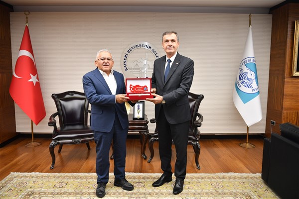 Başkan Büyükkılıç, Niğde Valisi ve Belediye Başkanı ile Mehmetçik Vakfı Müdürünü ağırladı