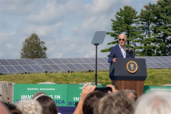 Biden: Şu anda temiz enerji işleri, diğer sektörlere göre iki kat daha hızlı büyüyor