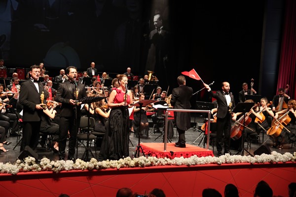 Orkestra şefi Oğuzhan Balcı