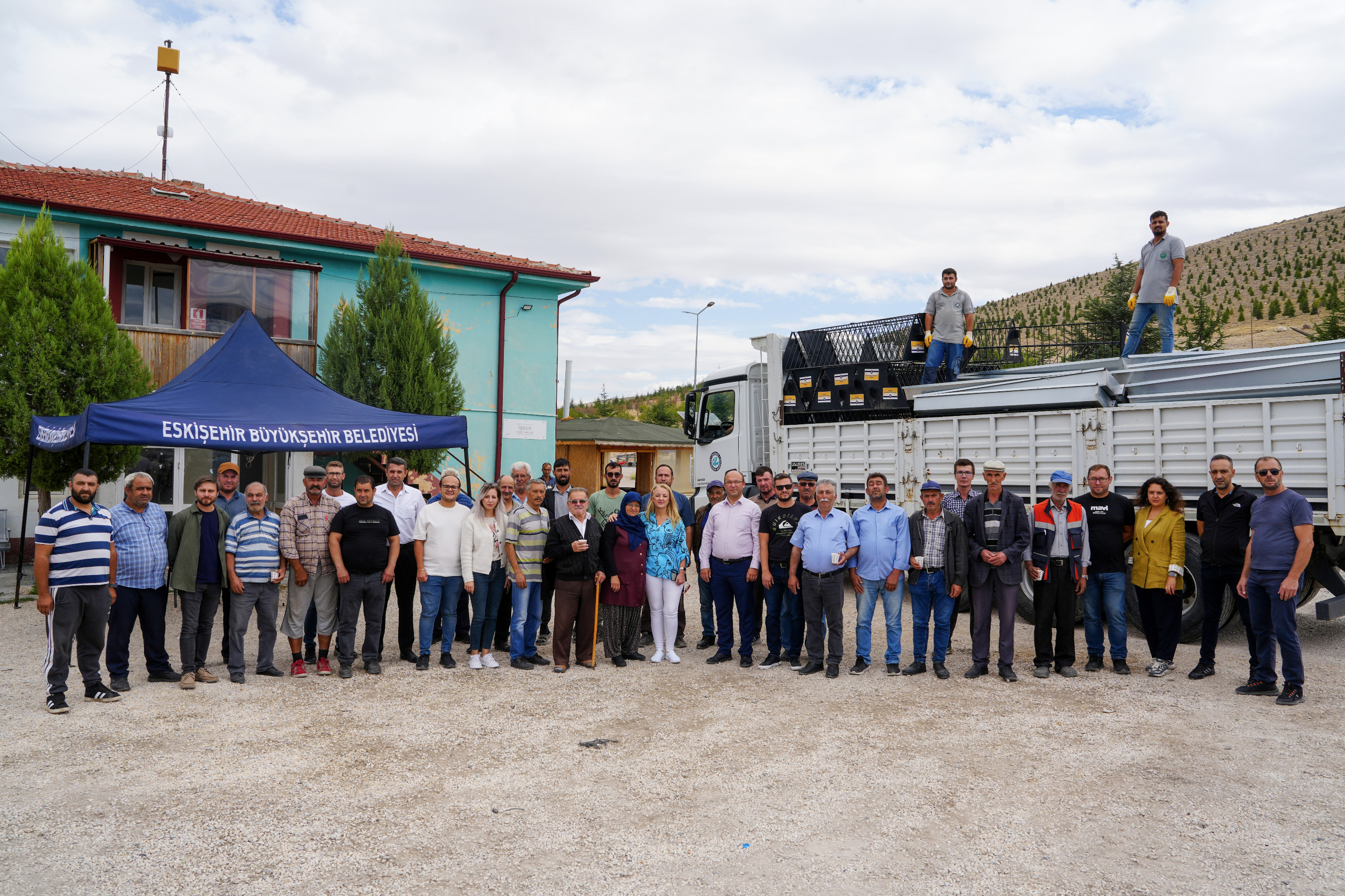 Eskişehir Büyükşehir Belediyesinden hayvan yetiştiricilerine destek