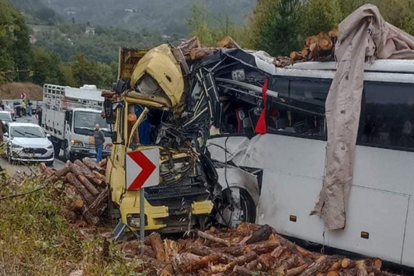 Gökçebey-Yenice Yolundaki kazada 2 kişi hayatını kaybetti