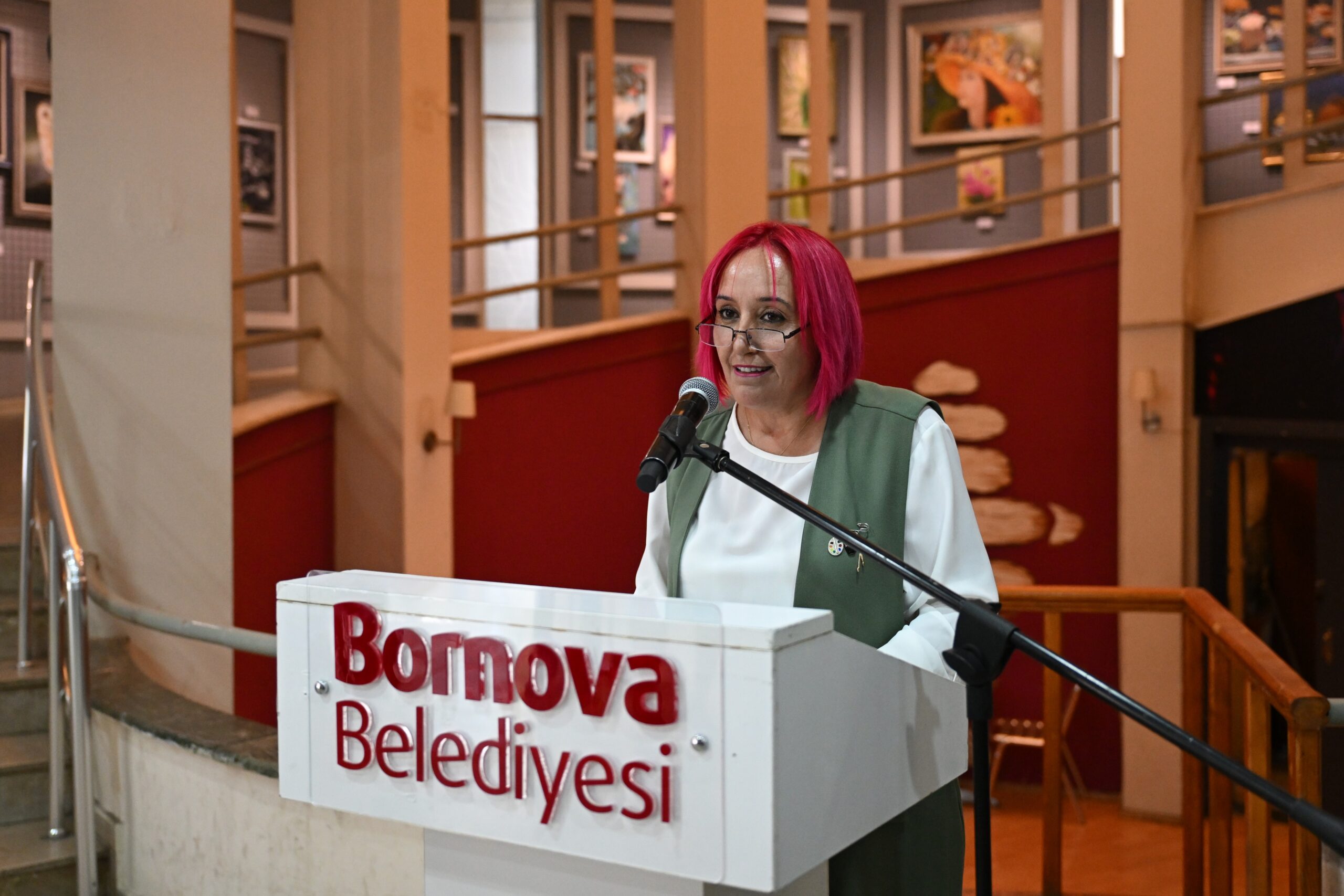 Hülya Yasemin’in “Renklerle Hayat” sergisi Bornova’da