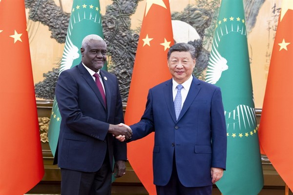 Xi Jinping Afrika Birliği Komisyonu Başkanı Faki ile görüştü