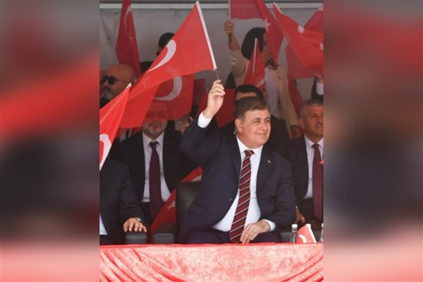 İzmir Büyükşehir Belediye Başkanı