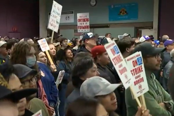 Boeing işçileri ”greve devam” yönünde oy kullandı