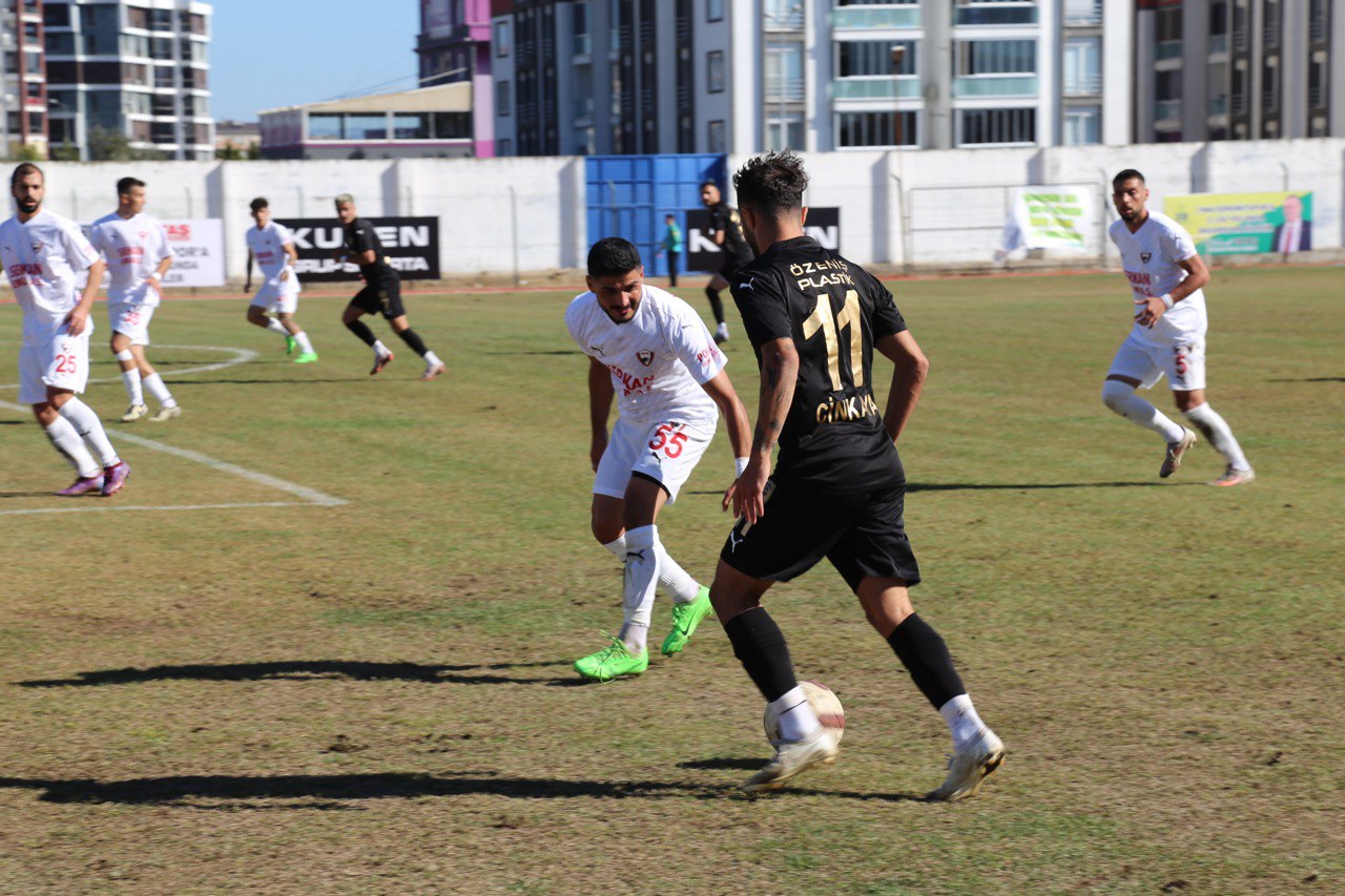 Edremitspor, 6-1 farkla kazandı