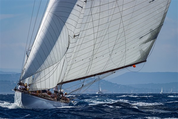 Fethiye Nar Adası açıklarında arıza nedeniyle sürüklenen tekne kurtarıldı