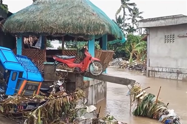 Filipinler’deki fırtına nedeniyle yüzden fazla kişi öldü