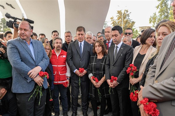 İzmir depreminde hayatını kaybeden vatandaşlar törenle anıldı