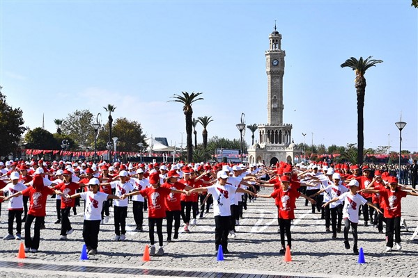 İzmir’de Cumhuriyet Bayramı törenleri başladı