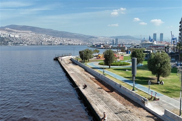 İzmir Büyükşehir Belediyesi Kordon’da