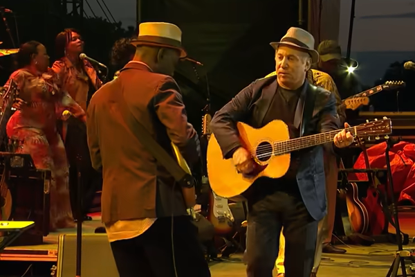 Paul Simon, işitme kaybına rağmen canlı performanslara geri dönmeyi umuyor