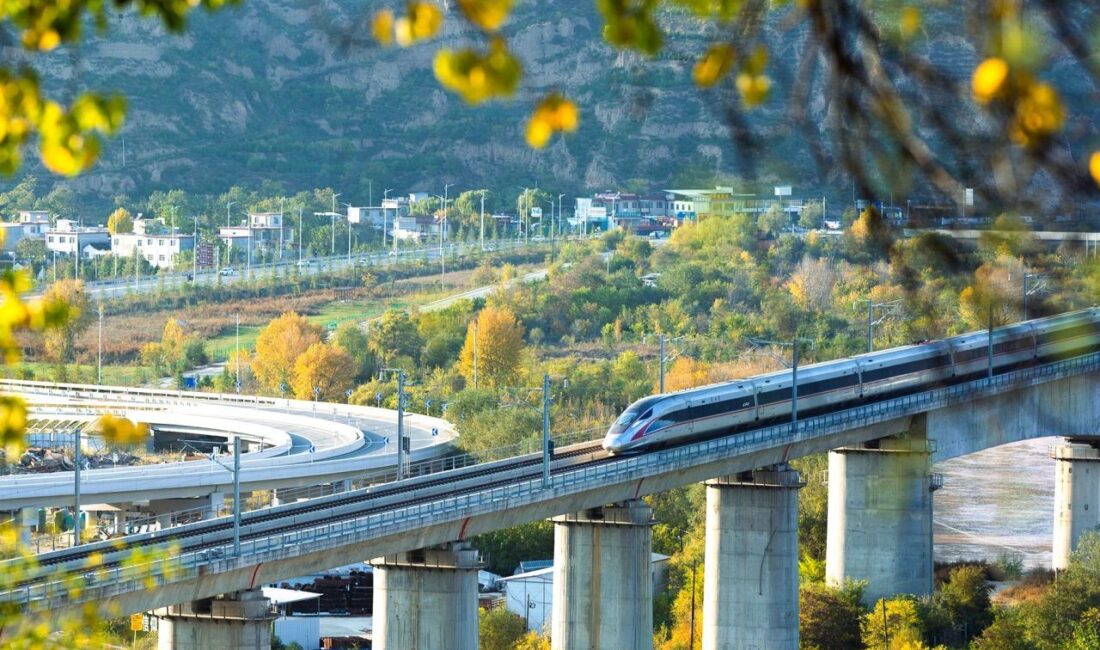 Çin’de demiryoluyla seyahat eden