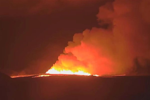 İzlanda’da yeni volkan patlaması