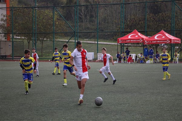 İzmit Belediyesi Bekirderespor Kulübü